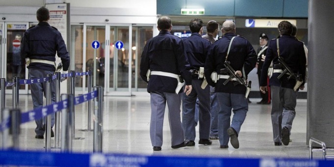 Sequestrati all’aeroporto di Lamezia orologi di marca per 100mila euro