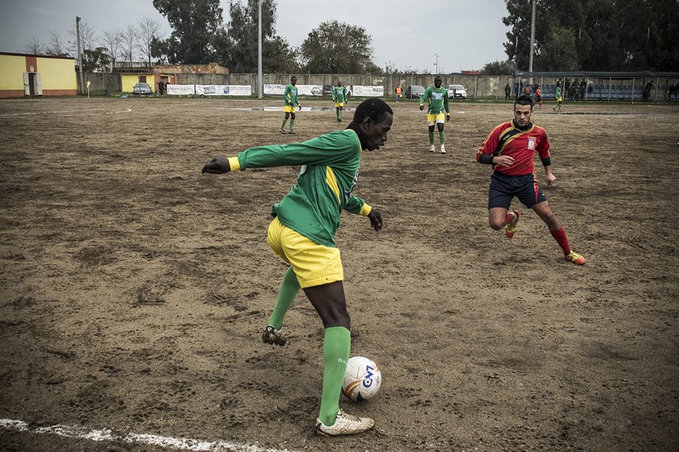 Rosarno, Grasso ha incontrato la squadra di calcio composta da immigrati