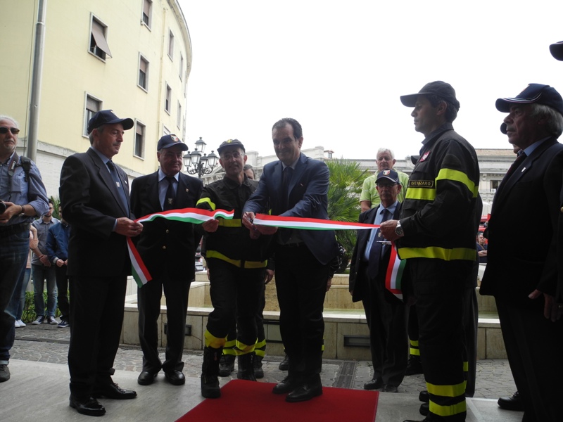 Enzo Bruno all’inaugurazione della mostra dedicata alla storia del Corpo nazionale dei Vigili del fuoco