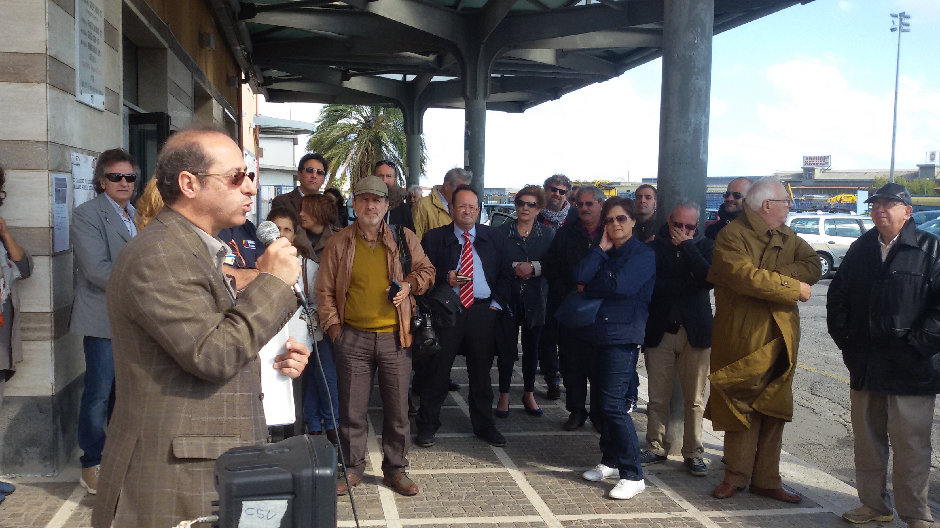 FERROVIA JONICA, MANIFESTAZIONI A CROTONE E ROSSANO PER OPPORSI ALLO SMANTELLAMENTO DELLA LINEA