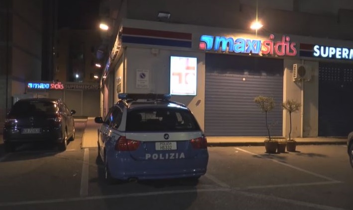 Rapinarono un market con ostaggi: 3 arresti a Catanzaro