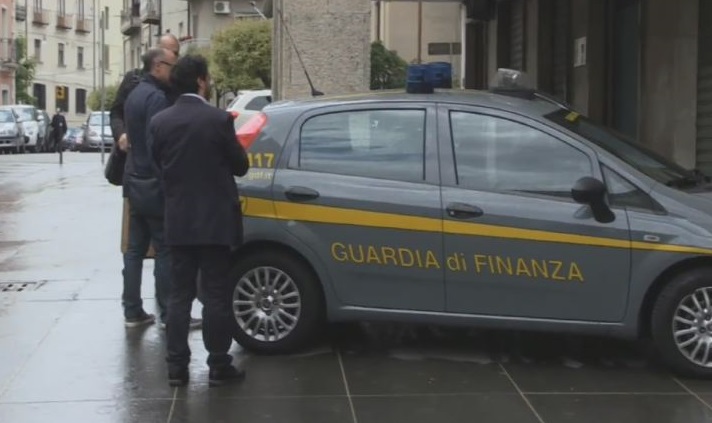 Cosenza, appalti sotto soglia per arrivare agli affidamenti diretti