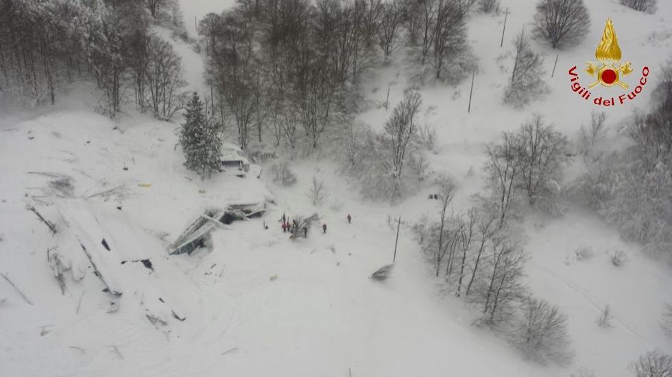 Slavina travolge un hotel in Abruzzo: morti e dispersi