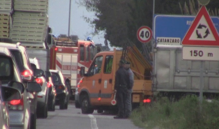 Incidente stradale sulla 106 nel territorio di Simeri Crichi