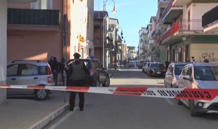 Spari in un’abitazione a Corigliano Calabro, due feriti