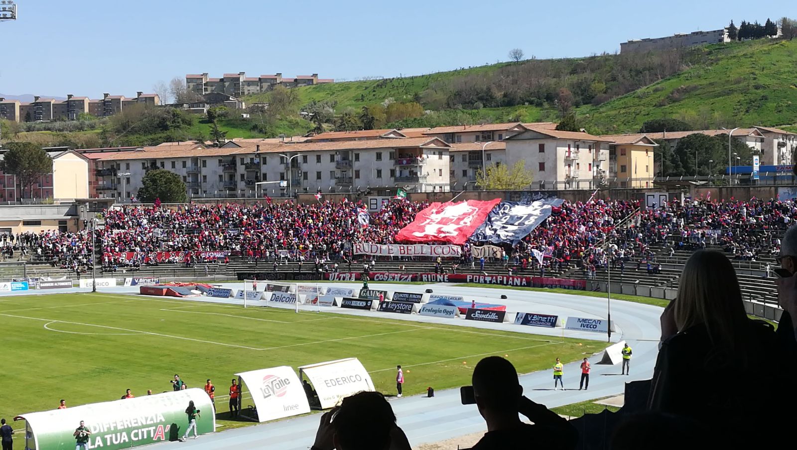 Calciocalabria/ Bologna ko, il Crotone respira. Pari il derby Cosenza-Catanzaro