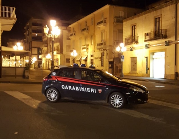 Lamezia/ I Carabinieri intervengono per sedare una rissa in centro. Un arresto per violenza e resistenza a pubblico ufficiale