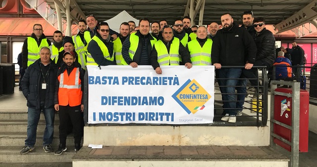 Lamezia/ Confintesa: “Continua il sit-in dei lavoratori stagionali Sacal”