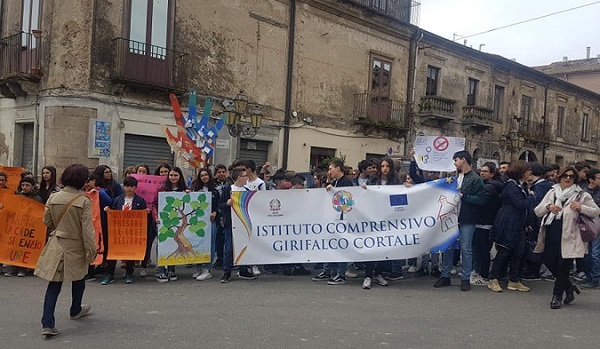 Il Comprensivo Girifalco-Cortale manifesta contro le mafie