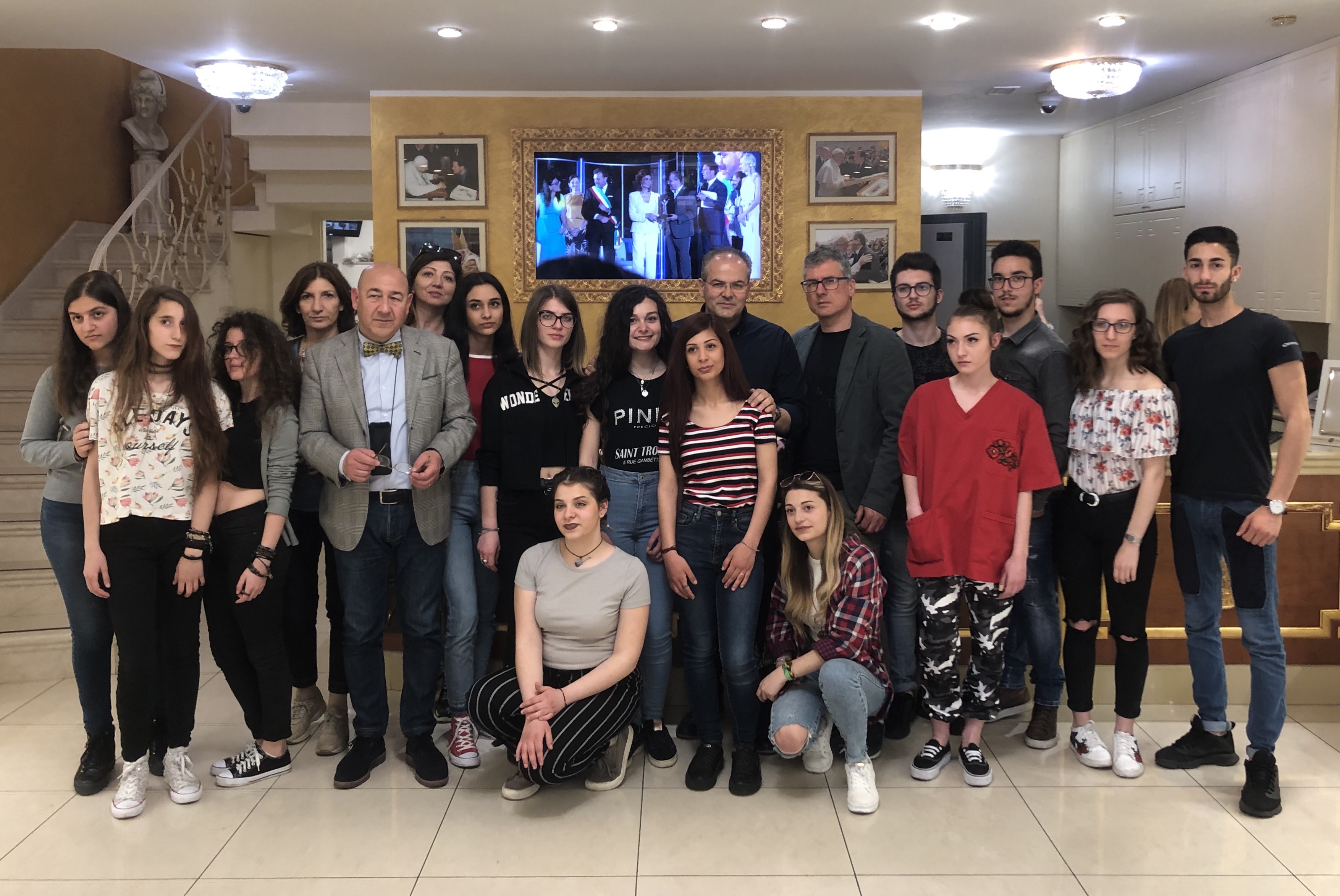 Gli studenti del Liceo “Alfano” di Castrovillari realizzano un gioiello con il maestro orafo Affidato