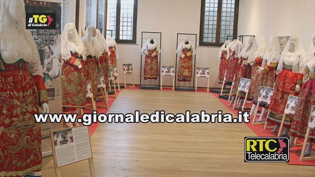 90 anni del gruppo folklorico Pro Loco di Castrovillari tra mostre fotografiche e di costume… e danze tradizionali