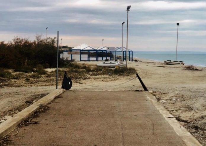 Sellia Marina/ Lungomare abbandonato, proteste in località Ruggero