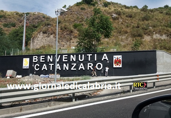 Catanzaro, un nuovo benvenuto per chi arriva in città