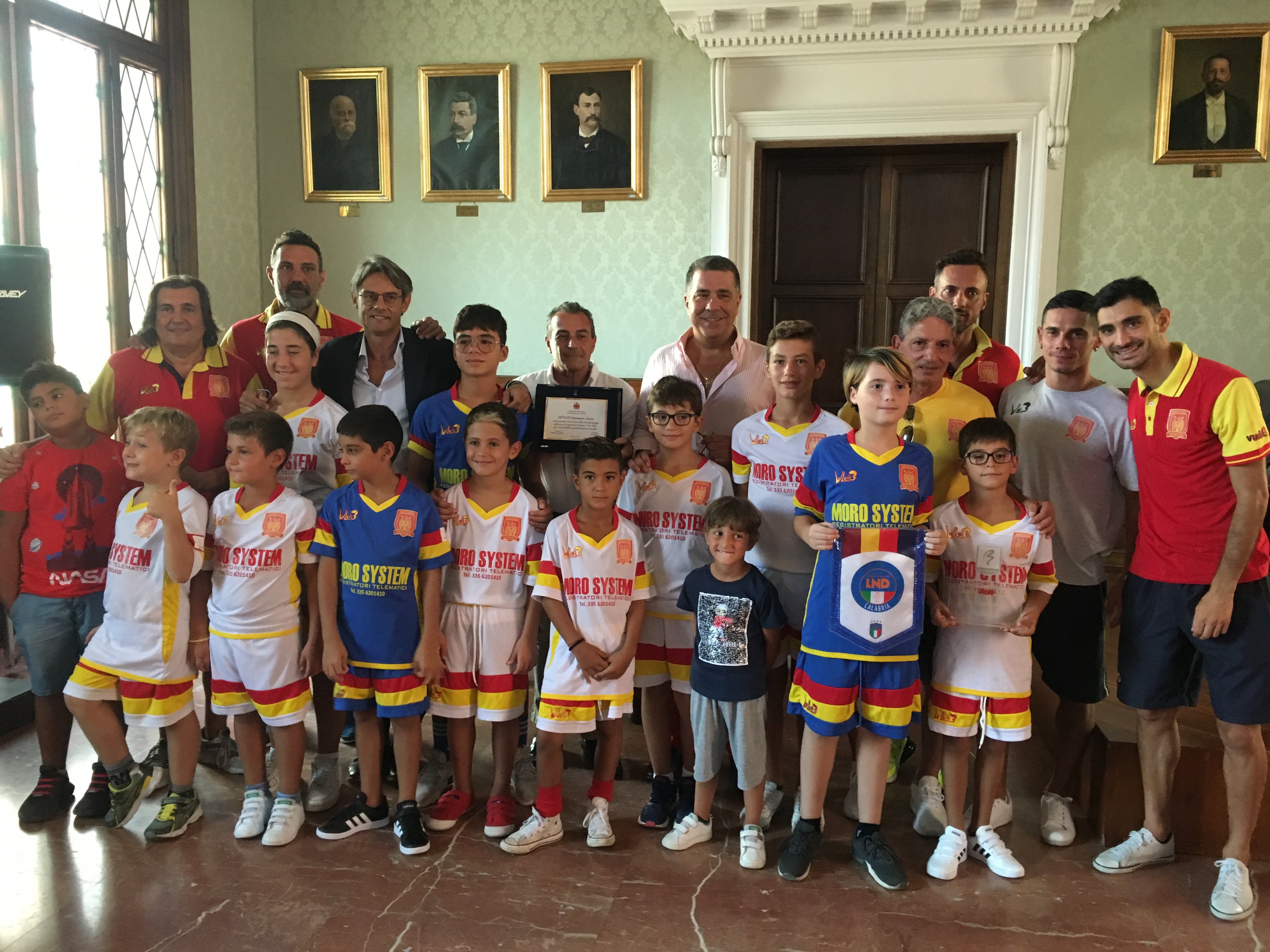 CATANZARO, LA SQUADRA DI BEACH SOCCER PREMIATA IN COMUNE PER IL QUARTO POSTO NAZIONALE