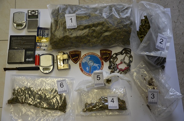 Droga, cani della polizia fiutano 1 kg di marijuana e hashish a Catanzaro