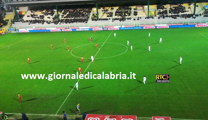 Catanzaro-Catania  3-0, vittoria squillante per l’undici di Grassadonia contro gli etnei in 10 (Foto)