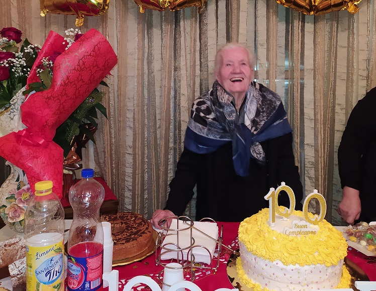 Lamezia, compie 100 anni nonna Caterina Mazzei a Sambiase