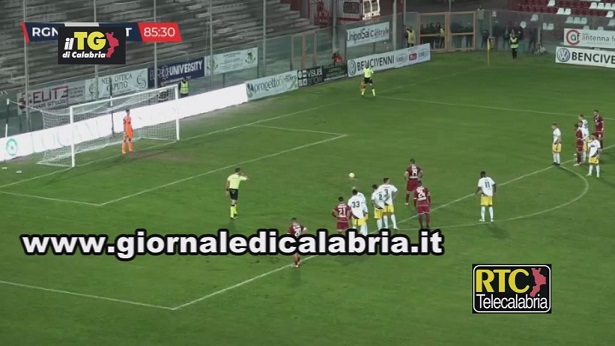 Calcio, serie C/ Reggina capolista senza ostacoli allunga sulla seconda, Catanzaro senza acuti a Pagani