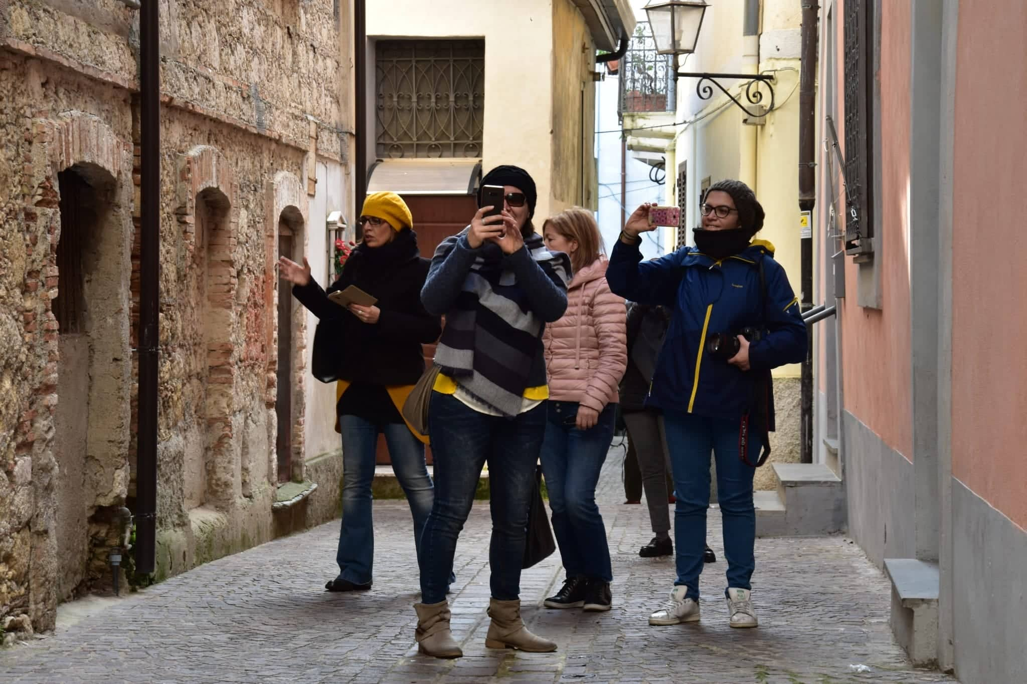 Catanzaro, si è svolto nel weekend “Prospettive Urbane”, il primo photowalking di CulturAttiva (Foto)