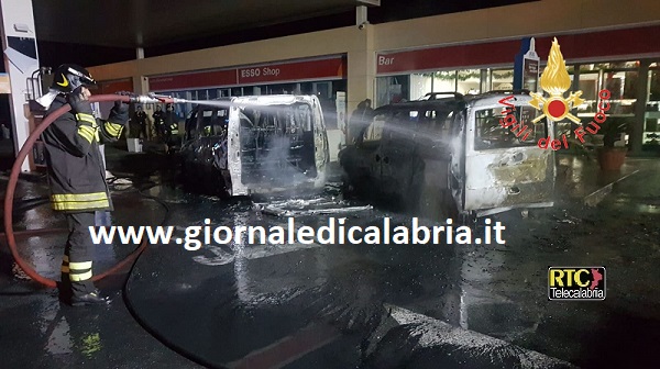 Area di servizio di Lamezia, incendio nella notte in un minibus di tifosi della Reggina al rientro da Teramo