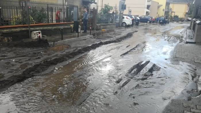 Bomba d’acqua a Lungro, cascate di fango nelle strade