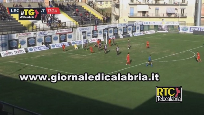 Calcio, serie C/ Reggina acciuffata dal Bari, risorge il Catanzaro