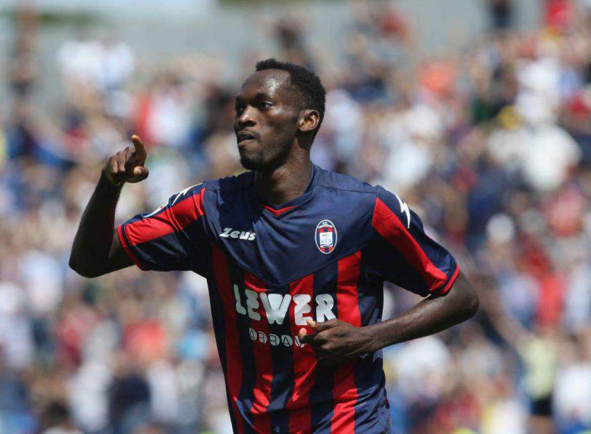 Crotone-Cremonese  1-0, acuto di Simy all’88’, squali secondi col Frosinone