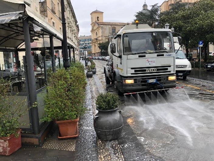 Catanzaro, partite lunedì le operazioni di lavaggio strade con igienizzante