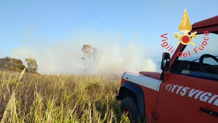 Gizzeria, incendi in località Caposuvero