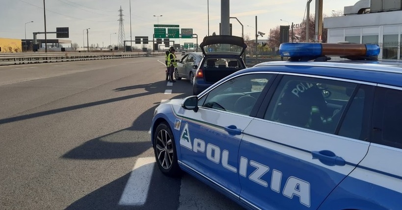 Spendevano soldi falsi, coppia di napoletani arrestata a Pizzo