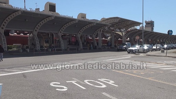 Aeroporto di Lamezia Terme, la Polizia di Stato denuncia un passeggero in possesso di una cartuccia calibro 9