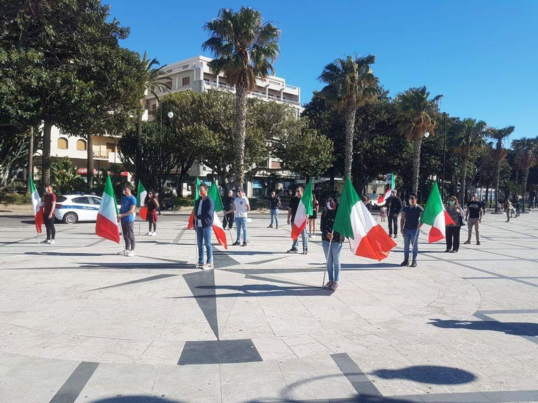 Sabato a Roma la manifestazione delle “Mascherine tricolori”, adesioni anche dalla Calabria