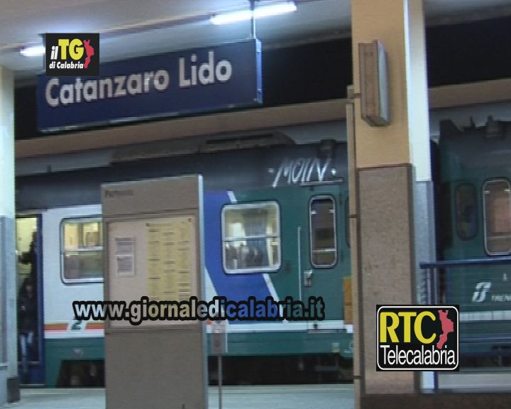 Vandalismo nella stazione di Catanzaro Lido, la Polizia denuncia due giovani