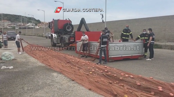 Pesca/ Rete illegale di oltre 5 Km sequestrata a Cariati Marina