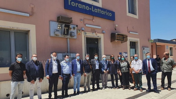 Il 17 luglio prima fermata del treno Sibari-Bolzano alla stazione di Torano-Lattarico