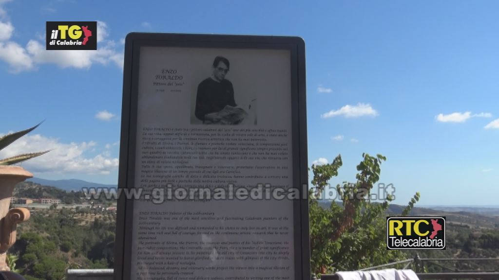 Catanzaro, intitolato al pittore Enzo Toraldo il piazzale interno di Villa Margherita (FOTO)