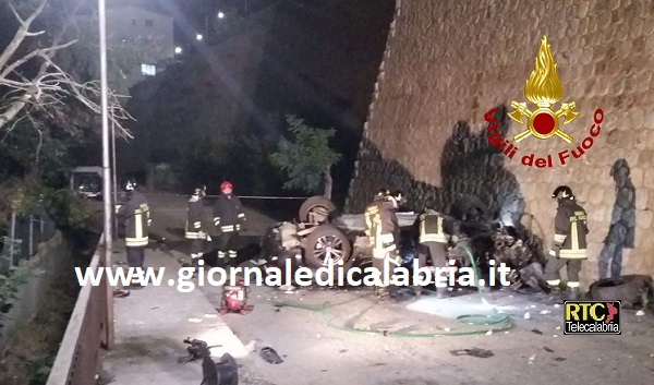 Auto sfonda parapetto e cade nel vuoto, muore 28enne a San Giovanni in Fiore