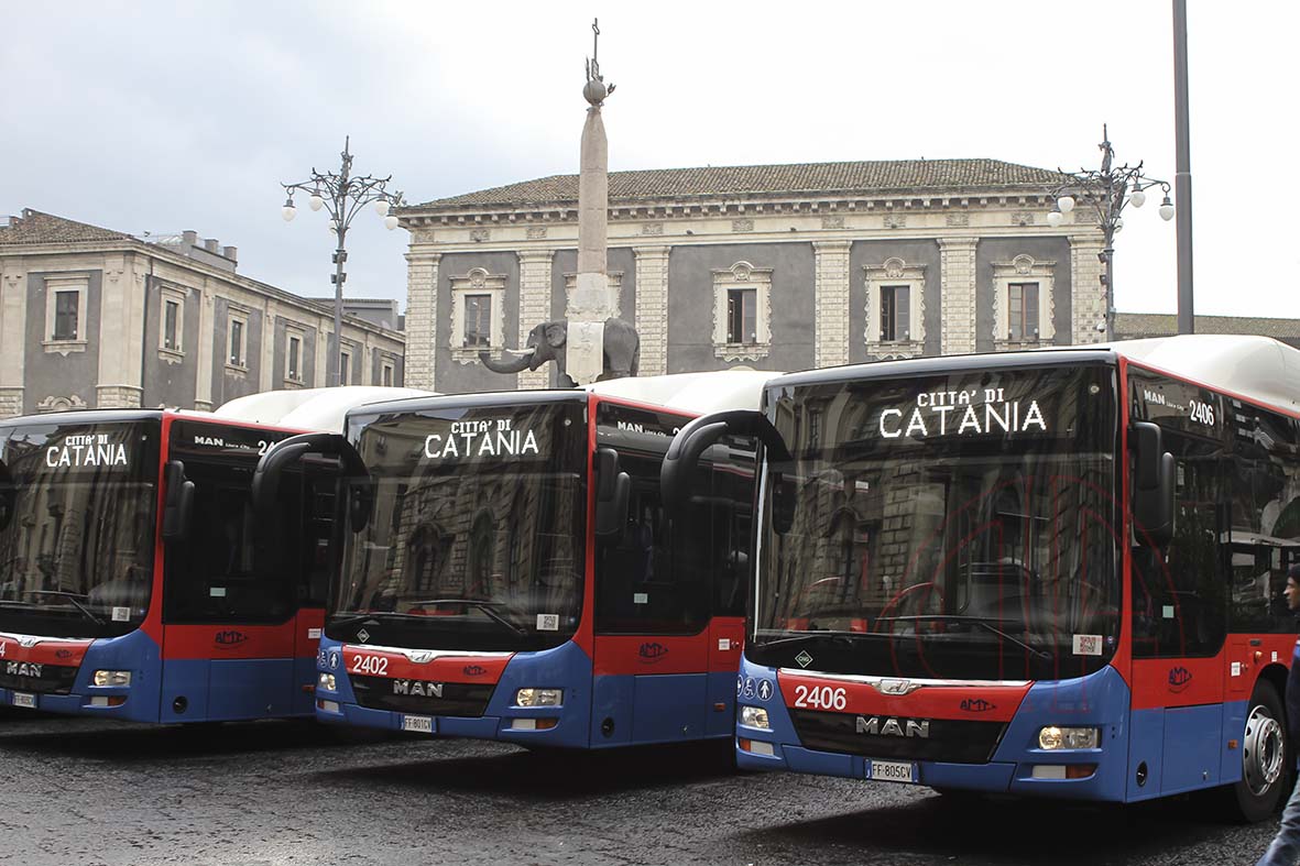 Danni su un autobus a Catania, a giudizio 37 tifosi del Catanzaro