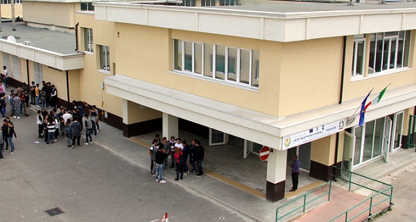 Crotone, docente positivo: chiuso temporaneamente il Liceo “Filolao”