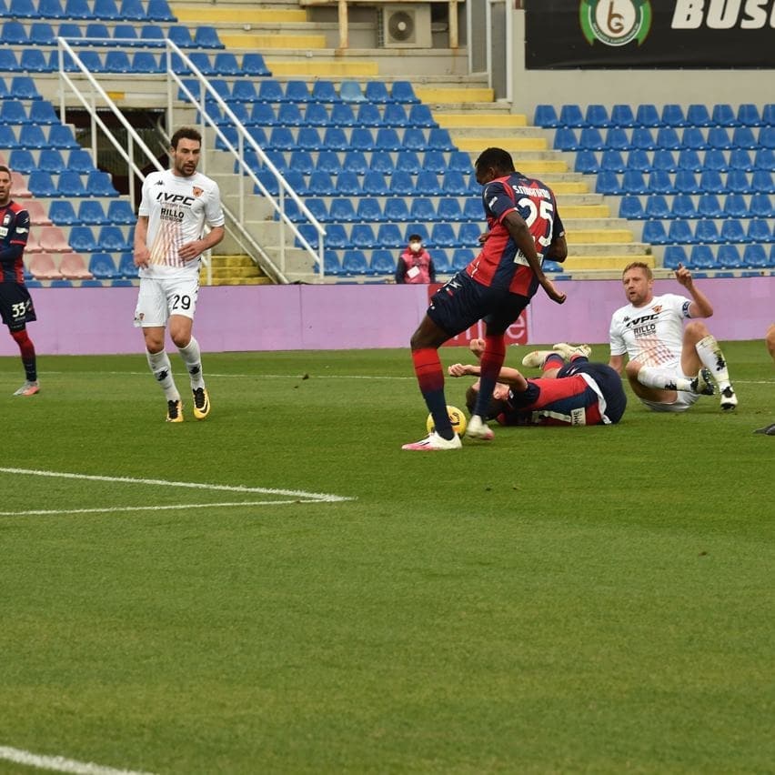 Crotone-Benevento 4-1, squali a valanga. Ossigeno puro in classifica