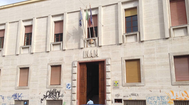 Sit-in dei cittadini di Castrovillari davanti all’Asp di Cosenza: “Vogliamo un ospedale vero”