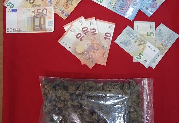 Santa Severina, sorpresi in auto con la droga: due arresti