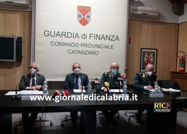 Operazione “Coccodrillo” della Guardia di finanza di Catanzaro, coinvolti imprenditori e prestanomi. Collegamenti con forti cosche di ndrangheta