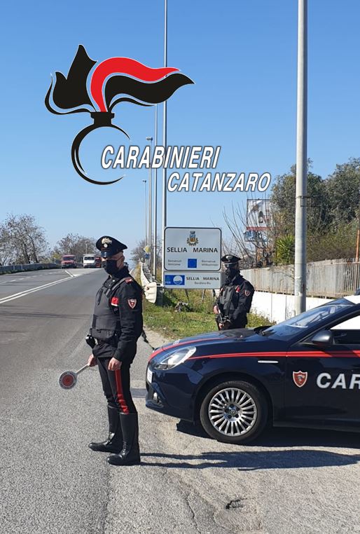 Festa abusiva con assembramento di giovani, 11 sanzioni dei carabinieri di Sellia Marina