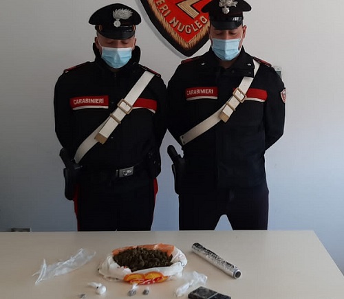 Strongoli, padre e figlio arrestati dai carabinieri