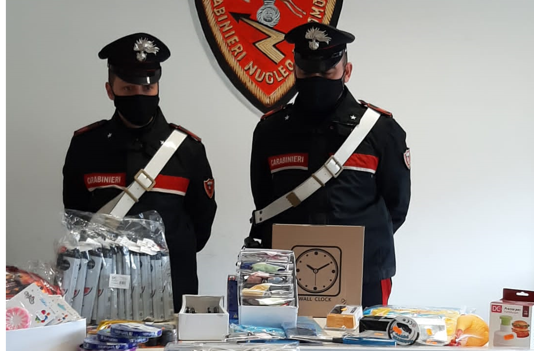 Ciro’ Marina, i carabinieri sequestrano oltre 2.700 articoli pericolosi. Molti giocattoli per bambini