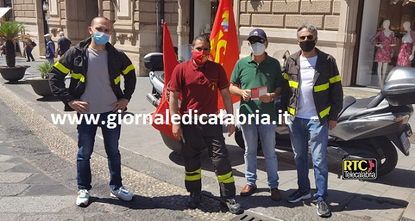 Protesta dei Vigili del fuoco a Catanzaro: “Esclusi dal Recovery plan, servono assunzioni”