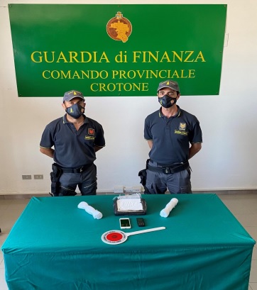 In auto con 1,2 chili di cocaina pura, arrestato