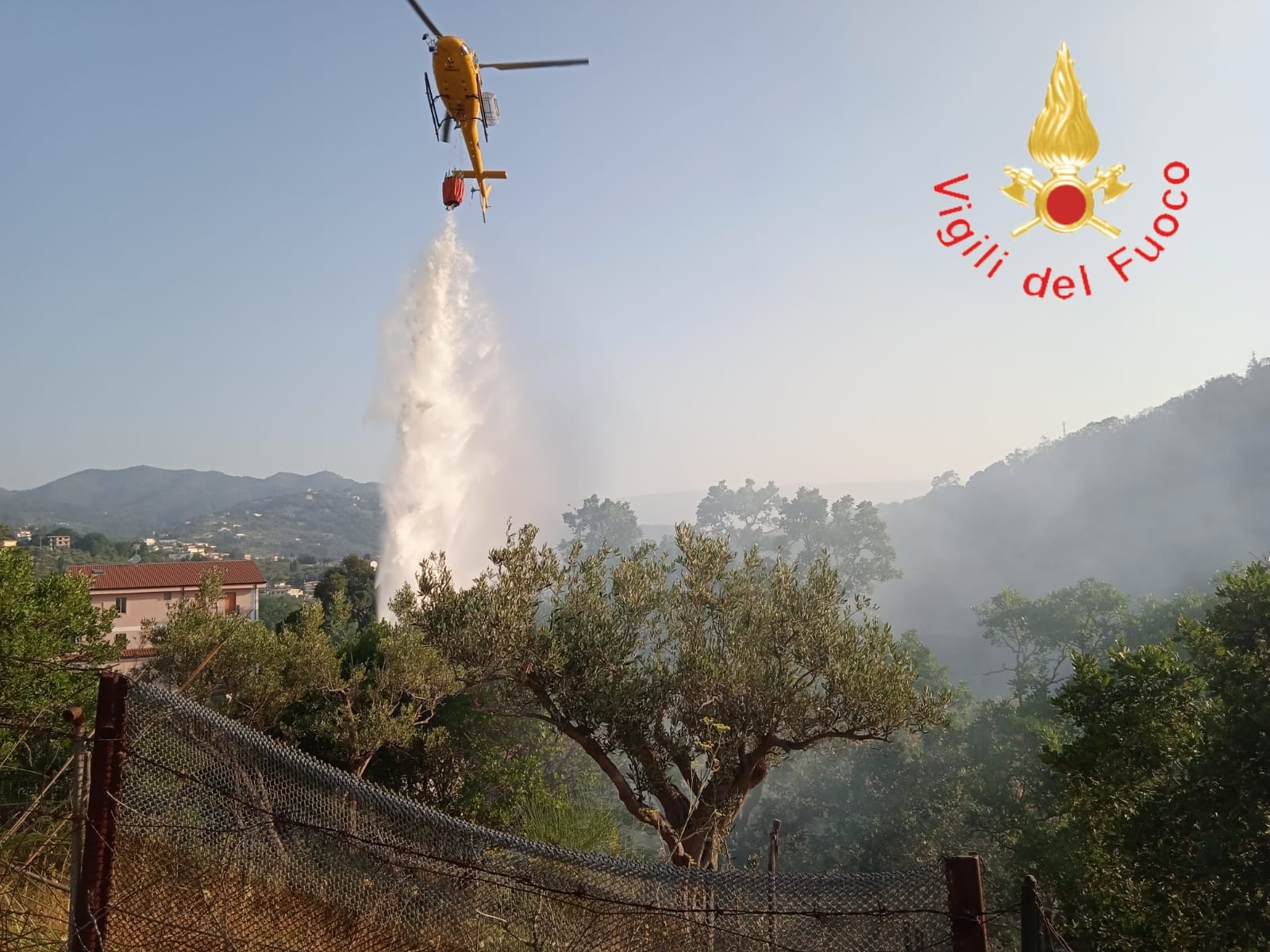 Catanzaro, evitato il propagarsi delle fiamme nel Museo delle Carrozze a Siano (FOTO)