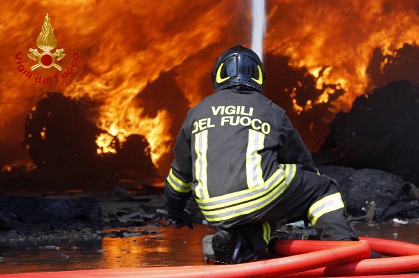 Emergenza roghi in tutta la Calabria: da più parti d’Italia arrivano i rinforzi